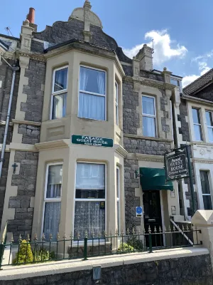 Parasol Weston Guest House Hotels near Broadoak Academy