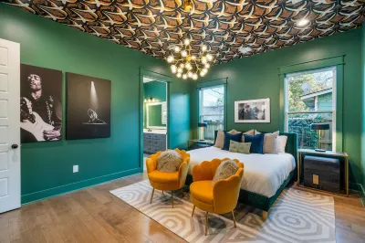 Family house in a great location! King beds and great decor! Hotels near Memphis International Airport