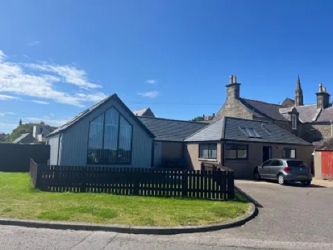 Beach front apartment close to shops and restaurants Hotels in 