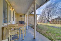 Tulsa Home w/ Yard: 5 Mi to Downtown! - بيت ضيافة