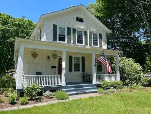 Shoreline Oasis Hotels in Clinton