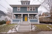 Prime Location/ Few blocks to downtown Hotels near Runnings