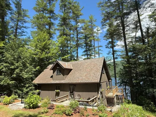 4bd/3b -Tranquil Lakefront rental neighboring Lake Winnipesaukee & Squam