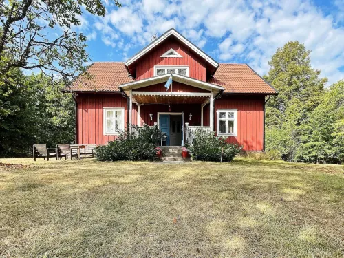 8 بيرسون هوليداي هوم إن ٔورسجو باي تراوم فنادق في Nybro Municipality