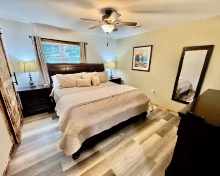 Drew’s Delight - Relax in Comfort!  Modern, Fully Remodeled, No Stairs! 賴特縣酒店