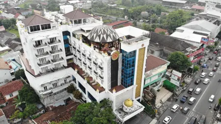 Tara Hotel Yogyakarta Отели в г. Tegalrejo