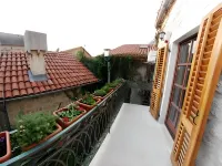 Apartments Wine House Old Town Hotel a 