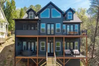 Helen TreeTop Lodge:  Rustic Luxury/Breathtaking Views/Ultimate Amenities