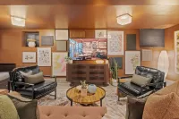 NYC Neighbor Duplex Delight 35 mins w/ Parking