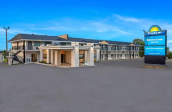 Days Inn by Wyndham Riviere-Du-Loup Hotel di 