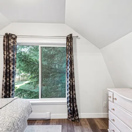 Quiet carriage suite near vinyards and lake