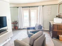#7 Jacuzzi tub-Balcony- Historic Downtown suite