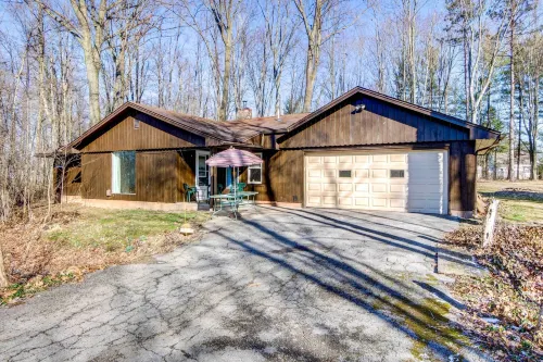 Pet-Friendly Youngstown Cottage w/ Yard