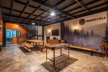 Prananto's Villa Отели рядом с достопримечательностью «Zoomanji Bandung»