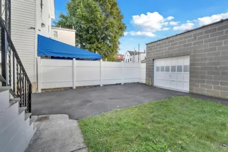 NYC Proximity Duplex Delight 30 mins w/ Parking