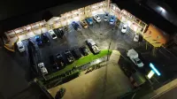 Towne Inn - parking