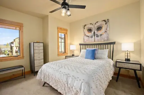 Majestic Modern - Beautifully furnished home close to skiing, fishing and hiking