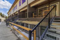 Brand New Modern Townhouse with Stunning Mountain Views – Sleeps 6 Hotels in Bighorn No. 8