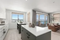 The Kelly Residence @ Peninsula Village