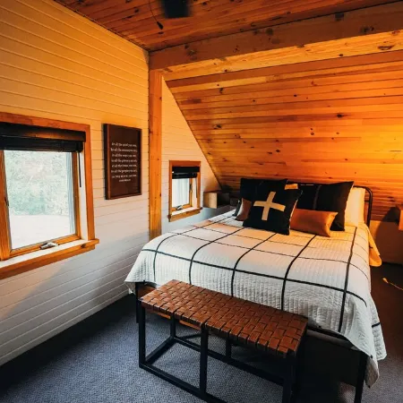 Cabin retreat nestled in the woods above Lake Superior. Close to GM AND Lutsen.