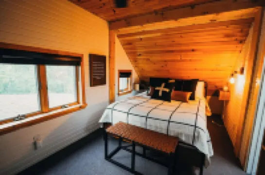 Cabin retreat nestled in the woods above Lake Superior. Close to GM AND Lutsen.