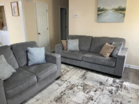 Charming Retreat — Your Home Away from Home 海伍德縣酒店