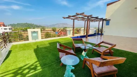 #1 Lavish & Huge 5bhk Villa "60 ML Chalet" 35 ppl