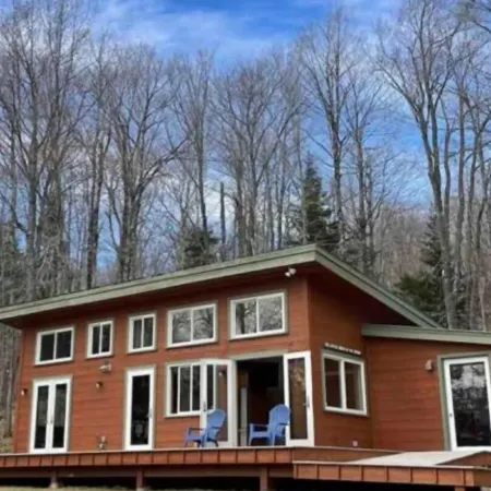 Frank Lloyd Wright Inspired, Private, Mountain Views, Easy Access & Parking