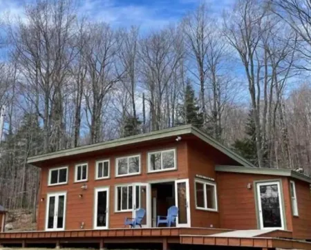 Private, mountain views,easy access Отели в г. Уэстон