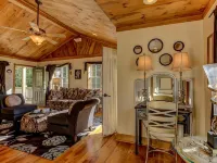 Luxurious King bedroom Suite nestled in the North Georgia Mountains