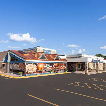 AmericInn & Suites By Wyndham Baraboo Event Center
