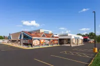 AmericInn & Suites By Wyndham Baraboo Event Center Hotels in Baraboo