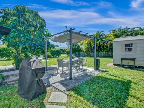 Stunning 2/2 dream beach getaway in Surfside