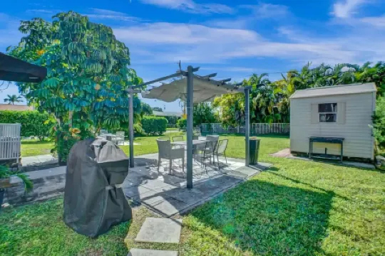 Stunning 2/2 dream beach getaway in Surfside