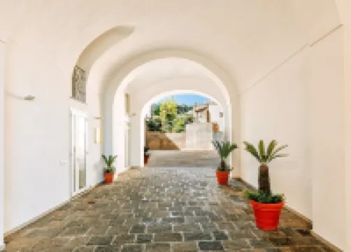 Apartment in historic building in the center and on the sea 拉科阿梅諾酒店