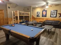 New listing! Pool, Private Hot Tub & 3 King Suites