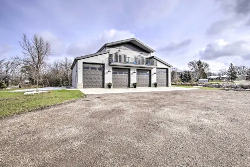 Spacious Recently Built Home < 1 Mi to Lake! -  Privatzimmer