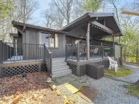 Near Lake + Trails: Rustic Newland Cabin w/ Deck! 에버리 카운티 호텔