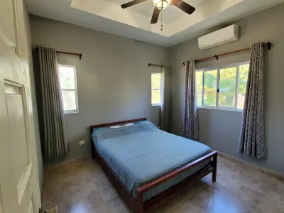 Spacious 1 Bedroom Condo, Amazing Location... Hotels in 