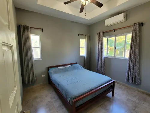 Spacious 1 Bedroom Condo, Amazing Location... Hotels in Tola