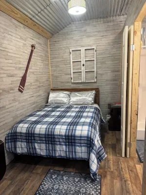 Charming tiny home in delightful Pangburn near Little Red River - pet friendly Hotels in Pangburn