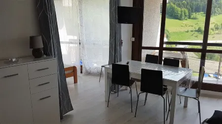 2 Pièces Rénové 36 m² - Orienté sud Avec vue Montagne Отели рядом с достопримечательностью «Espace Villard de Lans Correncon»