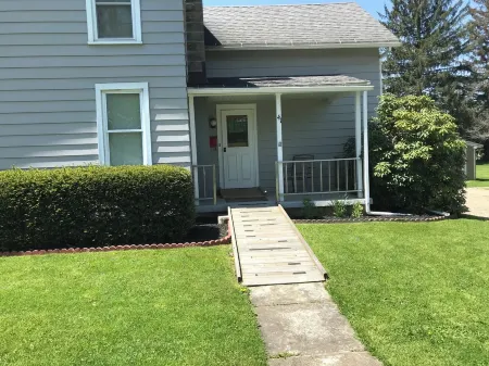 Quaint Village home in Allegany.1 mile from St. Bonaventure. Отели в г. Аллегани