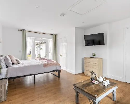 Lodge 1 - Lytton Tree Lodge - Reydon Hotels in Southwold