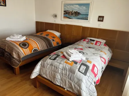 3-bedroom, 2-bathroom apartment in Marina de Salé, ideal for families Отели рядом с достопримечательностью «Medersa»