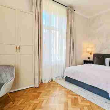 Elegant Studio in the Historic Center, AC, Quiet Area Rooms