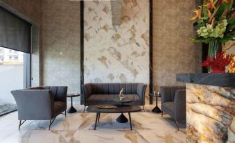 128 LIM - 2005 Stay Only Tower Suite