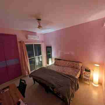 Beautiful Cozy 3-bedroom apartment with AC in Noida Rooms