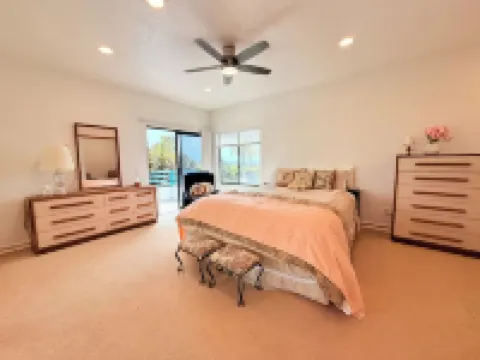 6BD/5BA Beach house in Del Mar, Steps to Beach, Parking, Ocean View! Hotels near Torrey Pines State Beach