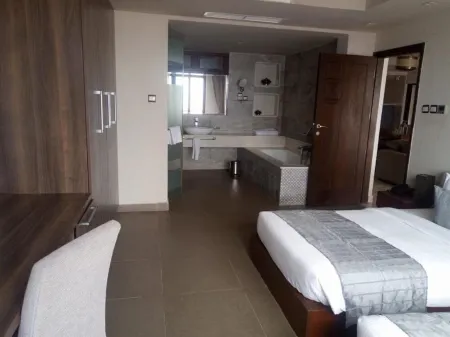 Shanzu Ocean Front 2 Bedroom Apartment Отели в г. Шансу